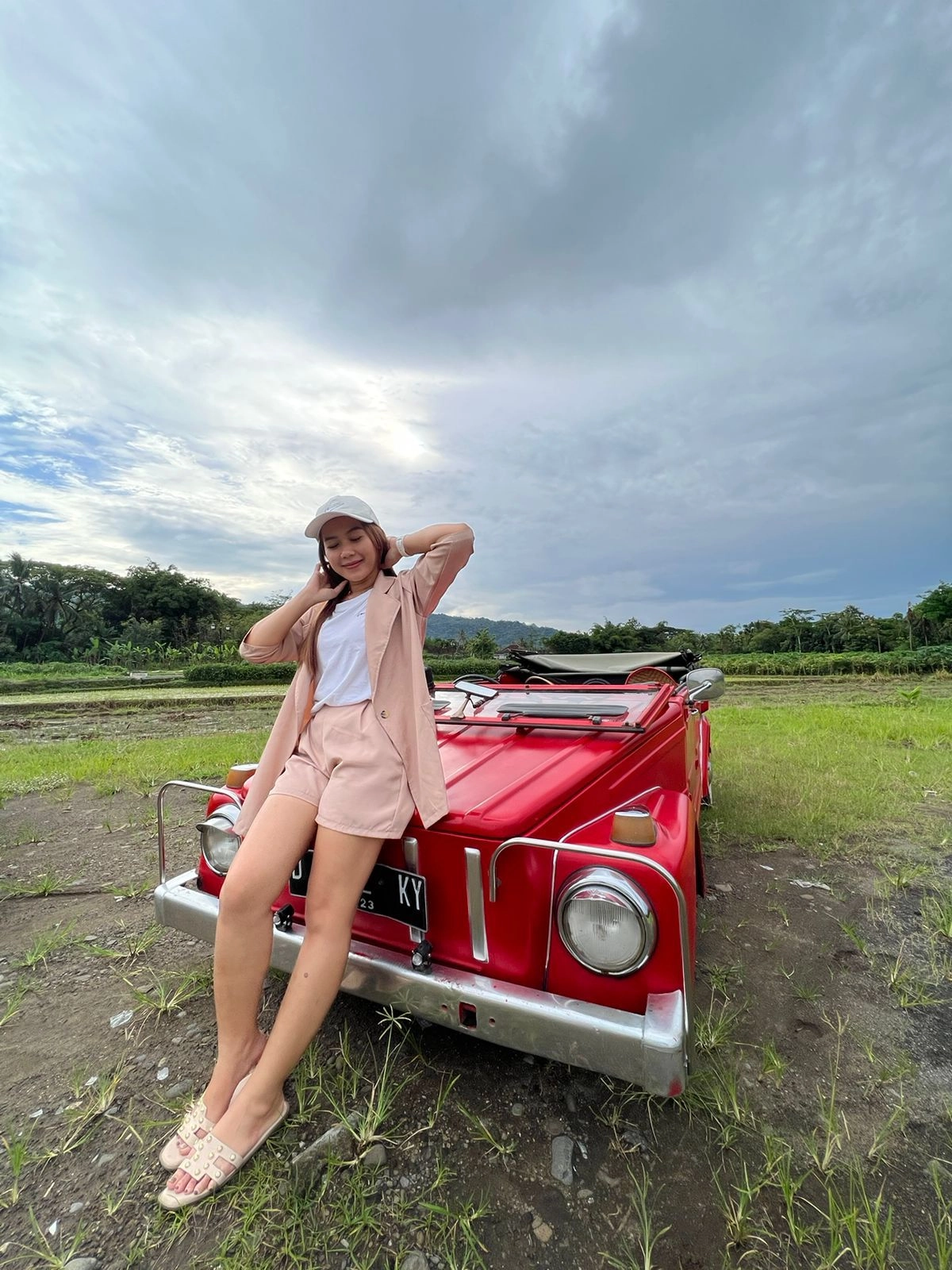 VW Safari Borobudur red